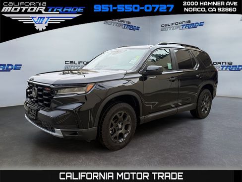 Used 2025 Honda Pilot TrailSport image 1