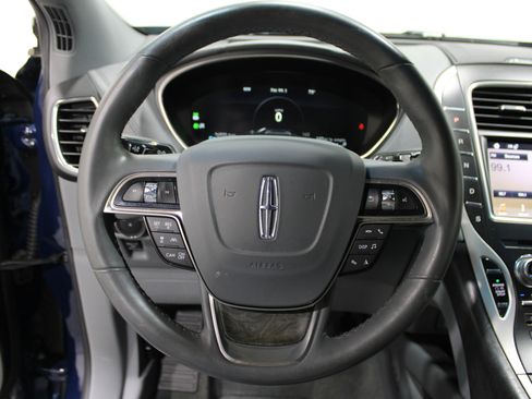 Used 2019 Lincoln Nautilus Reserve w/ Driver Assistance Package image 10