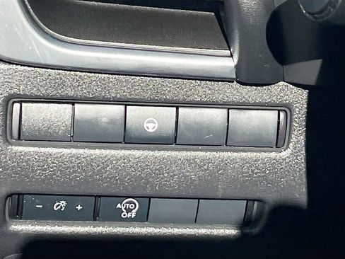 Used 2023 Nissan Rogue SV image 10