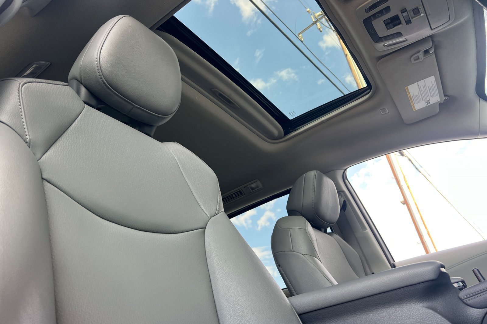 Used 2024 Toyota Sienna XLE FWD image 18