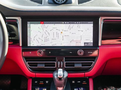 Used 2023 Porsche Macan image 13