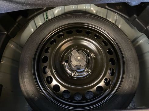 Used 2024 GMC Terrain SLT image 24