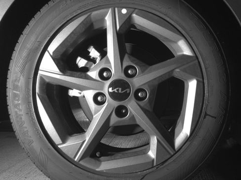 Used 2025 Kia K4 LXS image 15