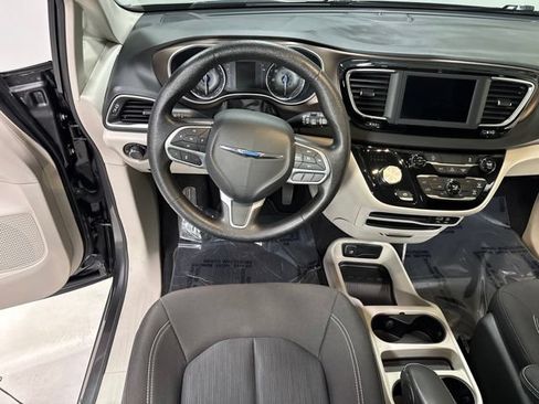 Used 2020 Chrysler Voyager LX FWD image 16