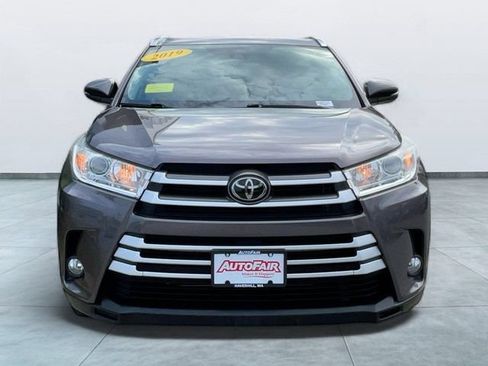 Used 2019 Toyota Highlander XLE AWD/4WD image 2