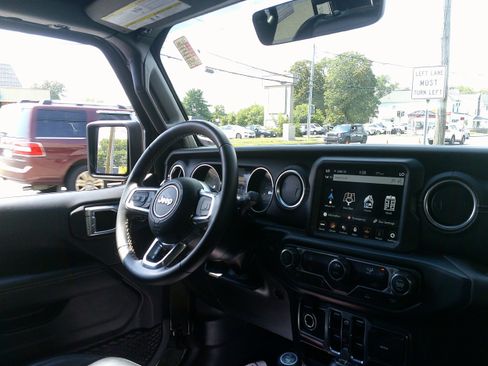 Used 2022 Jeep Wrangler Sahara image 21