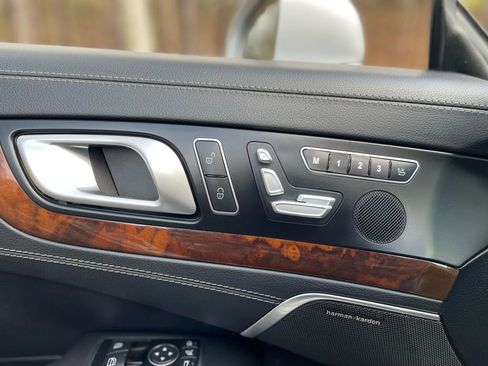 Used 2016 Mercedes-Benz SL 550 w/ Driver Assistance Package image 22