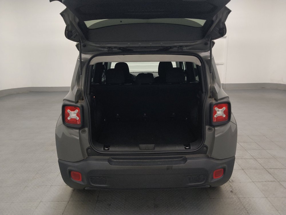 Used 2020 Jeep Renegade Latitude FWD image 29