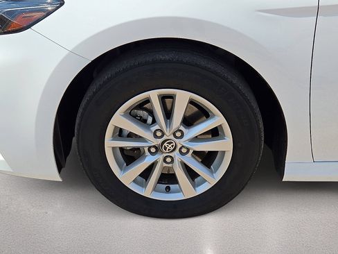 Used 2025 Toyota Camry LE FWD image 10