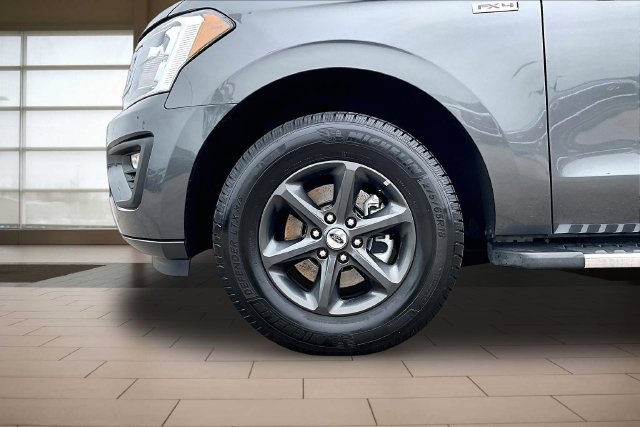 Used 2019 Ford Expedition XLT w/ Equipment Group 202A AWD/4WD image 9