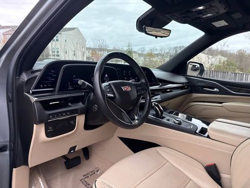 Certified 2023 Cadillac Escalade Premium Luxury image 4