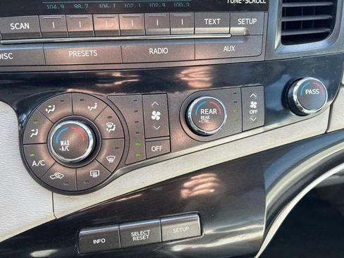 Used 2011 Toyota Sienna LE image 12