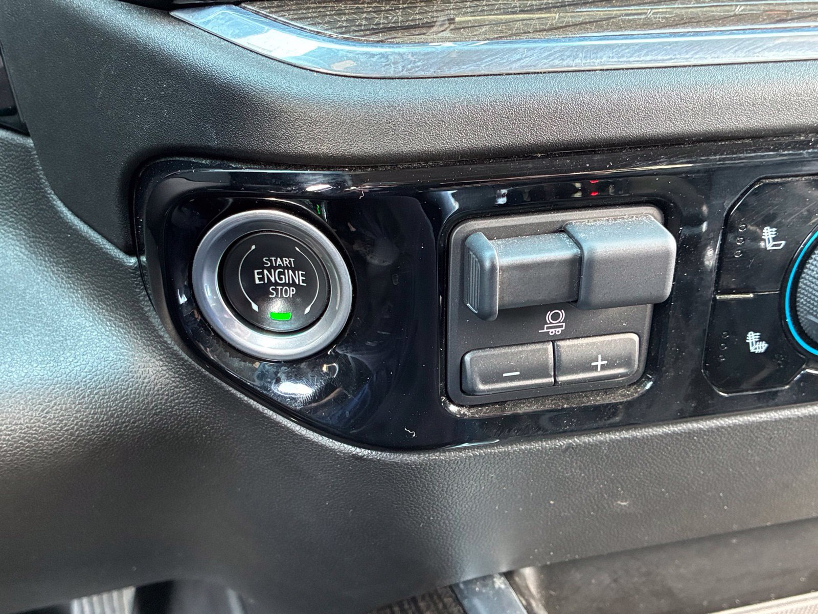 Used 2024 Chevrolet Silverado 1500 LT w/ Z71 Off-Road Package AWD/4WD image 22