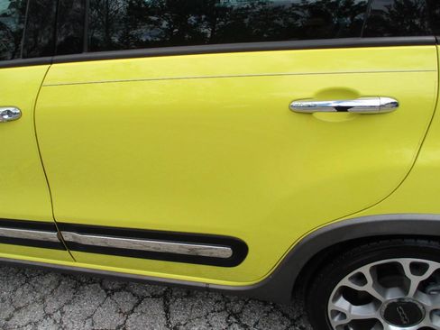 Used 2017 FIAT 500L Trekking w/ Premium Package FWD image 15
