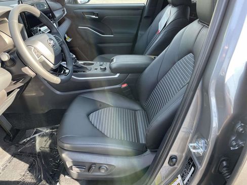 New 2026 Toyota Highlander XSE image 29
