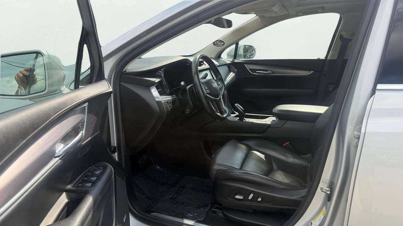 Used 2018 Cadillac XT5 Luxury w/ Driver Awareness Package AWD/4WD image 12