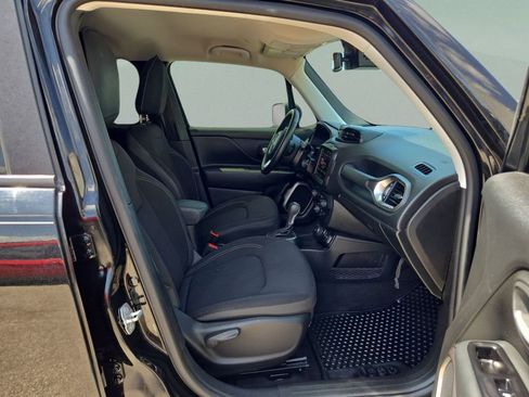 Used 2023 Jeep Renegade Latitude w/ Premium Group image 18