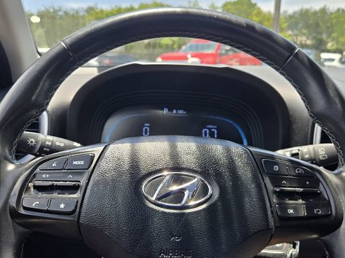 Used 2023 Hyundai Venue SEL FWD image 22