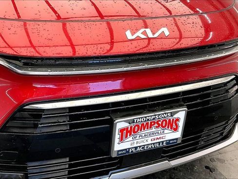 Used 2023 Kia Niro SX image 30