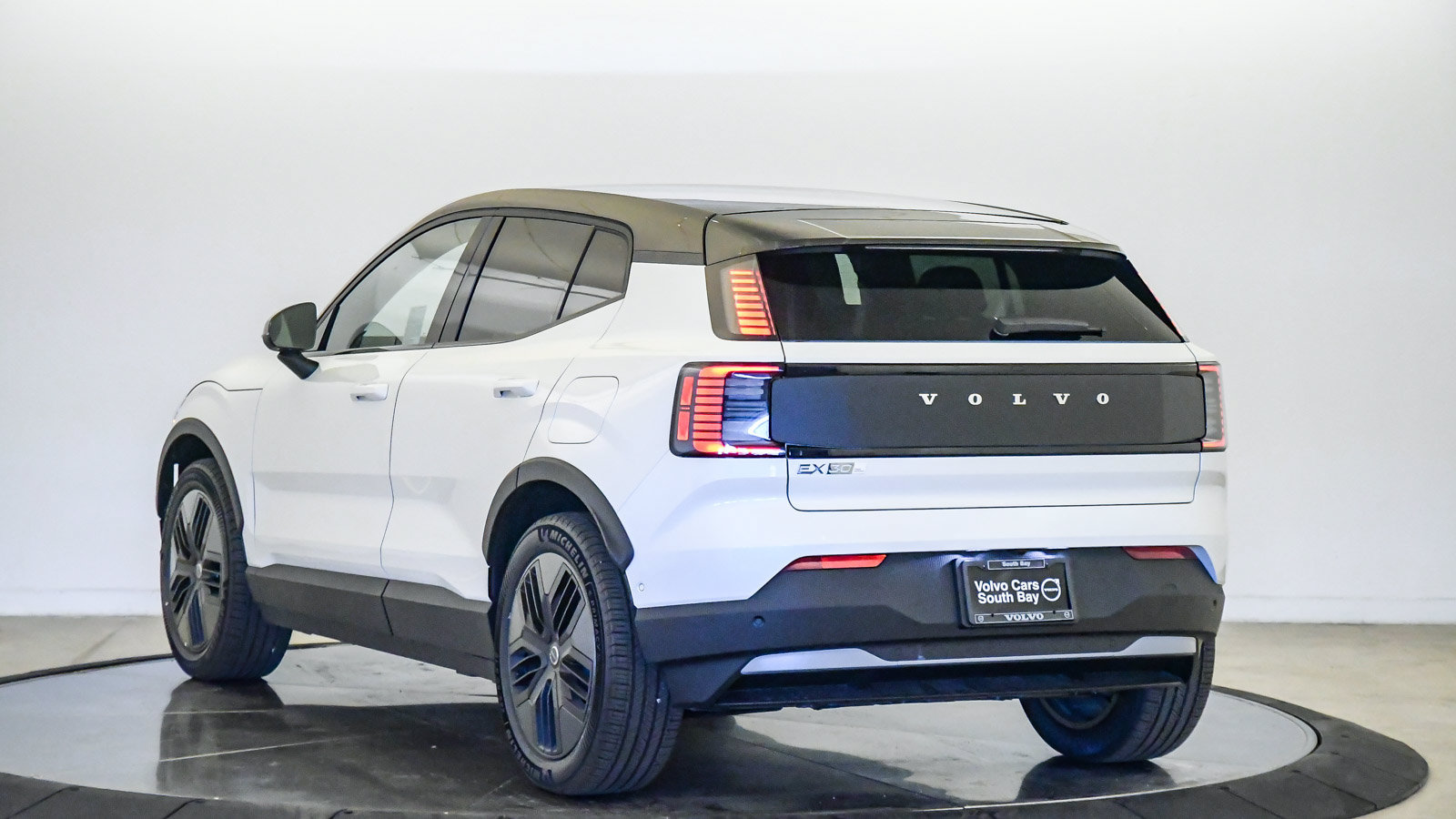 New 2026 Volvo EX30 Cross Country Ultra AWD/4WD image 2