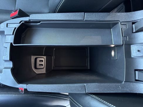 Used 2023 GMC Terrain SLT image 32