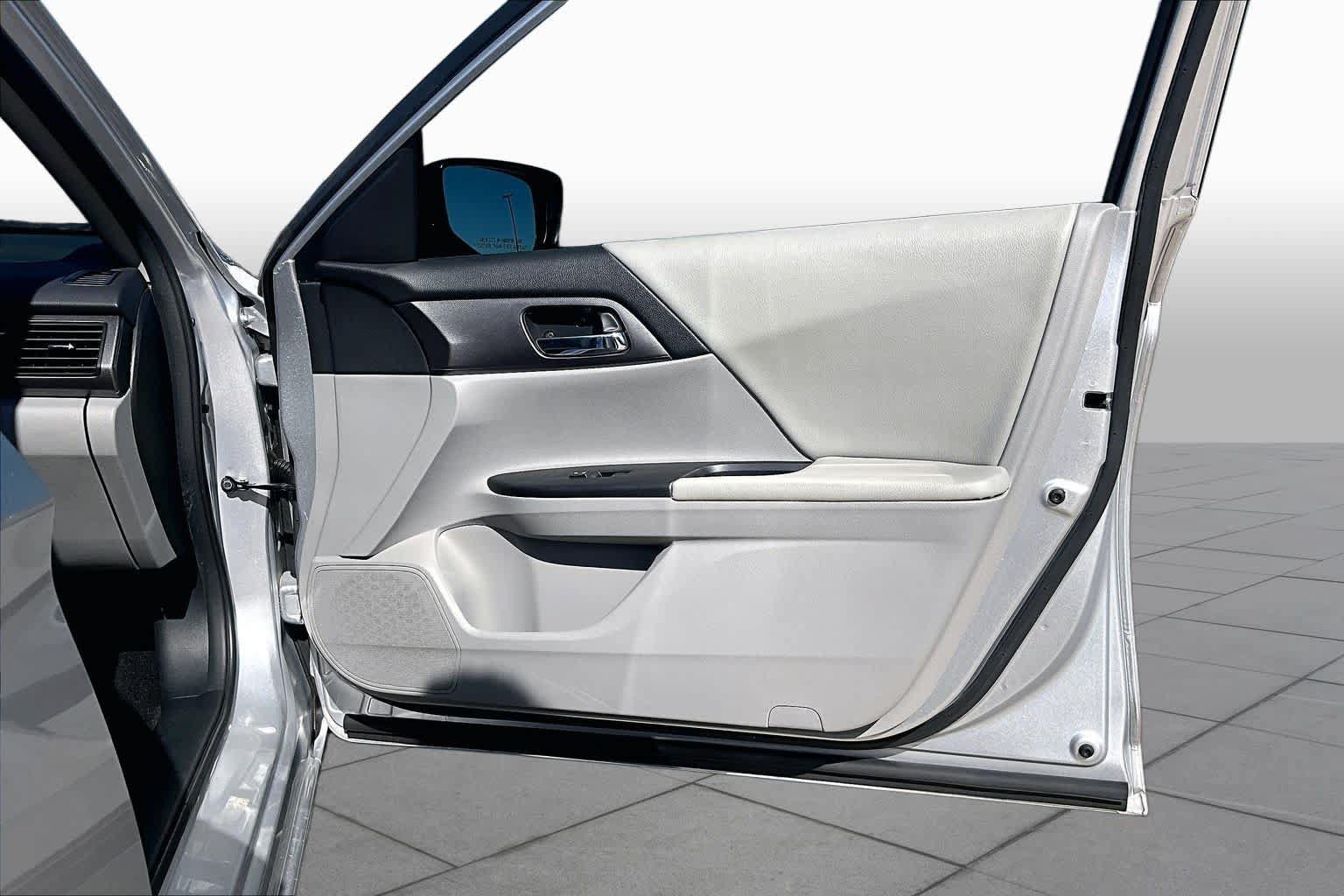 Used 2015 Honda Accord LX image 21