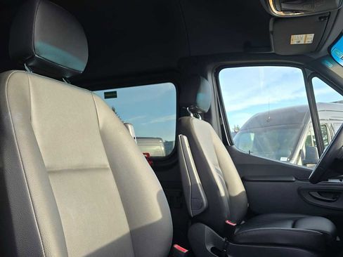 Used 2025 Mercedes-Benz Sprinter 2500 image 13