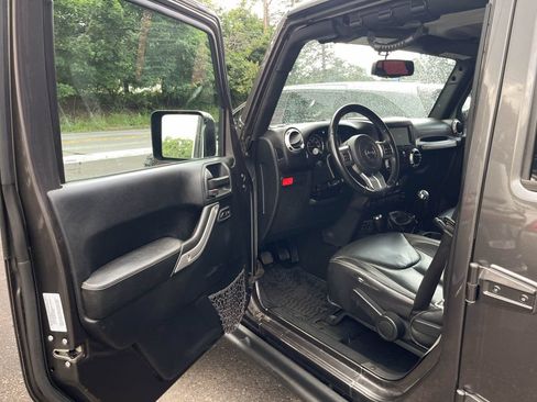 Used 2016 Jeep Wrangler Unlimited Rubicon AWD/4WD image 17