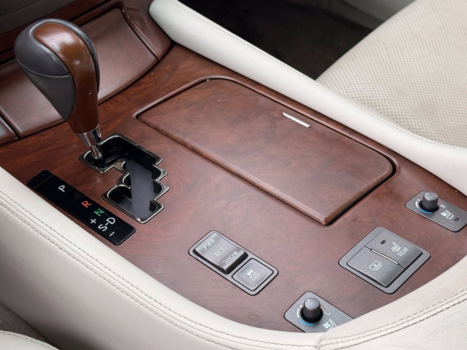 Used 2011 Lexus LS 460 w/ Comfort Pkg RWD image 32