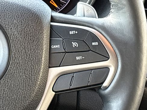 Used 2017 Jeep Grand Cherokee Altitude RWD image 23