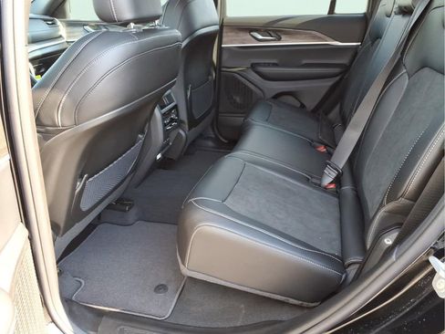 New 2026 Jeep Grand Cherokee Laredo image 10