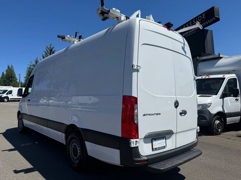 Used 2021 Mercedes-Benz Sprinter 2500 w/ Driver Convenience Package image 6
