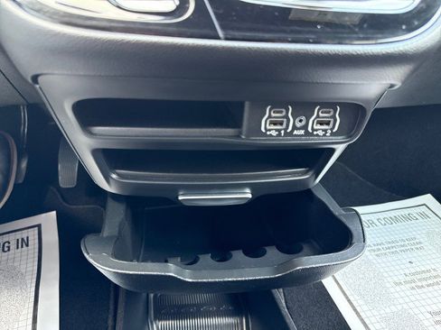 Used 2025 Chrysler Pacifica Select FWD image 22