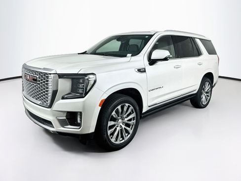 Used 2021 GMC Yukon Denali w/ Denali Premium Package AWD/4WD image 3