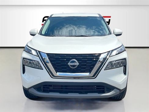 Used 2023 Nissan Rogue SV image 2