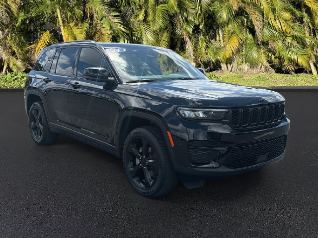 Used 2024 Jeep Grand Cherokee Altitude RWD image 2