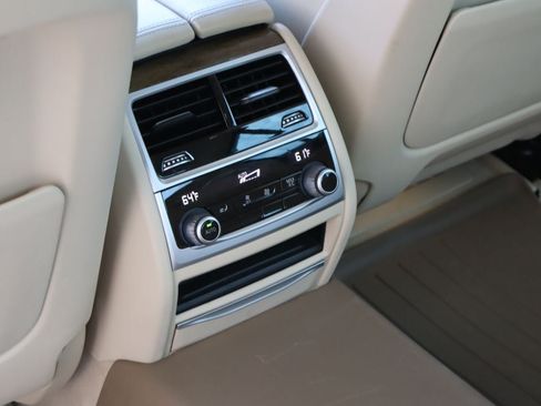 Used 2018 BMW 740i RWD image 18