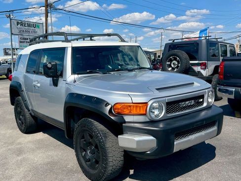 Used 2007 Toyota FJ Cruiser 4WD image 1