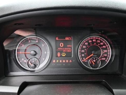 Used 2022 RAM 1500 4x4 Crew Cab Classic w/ Chrome Appearance Group image 14