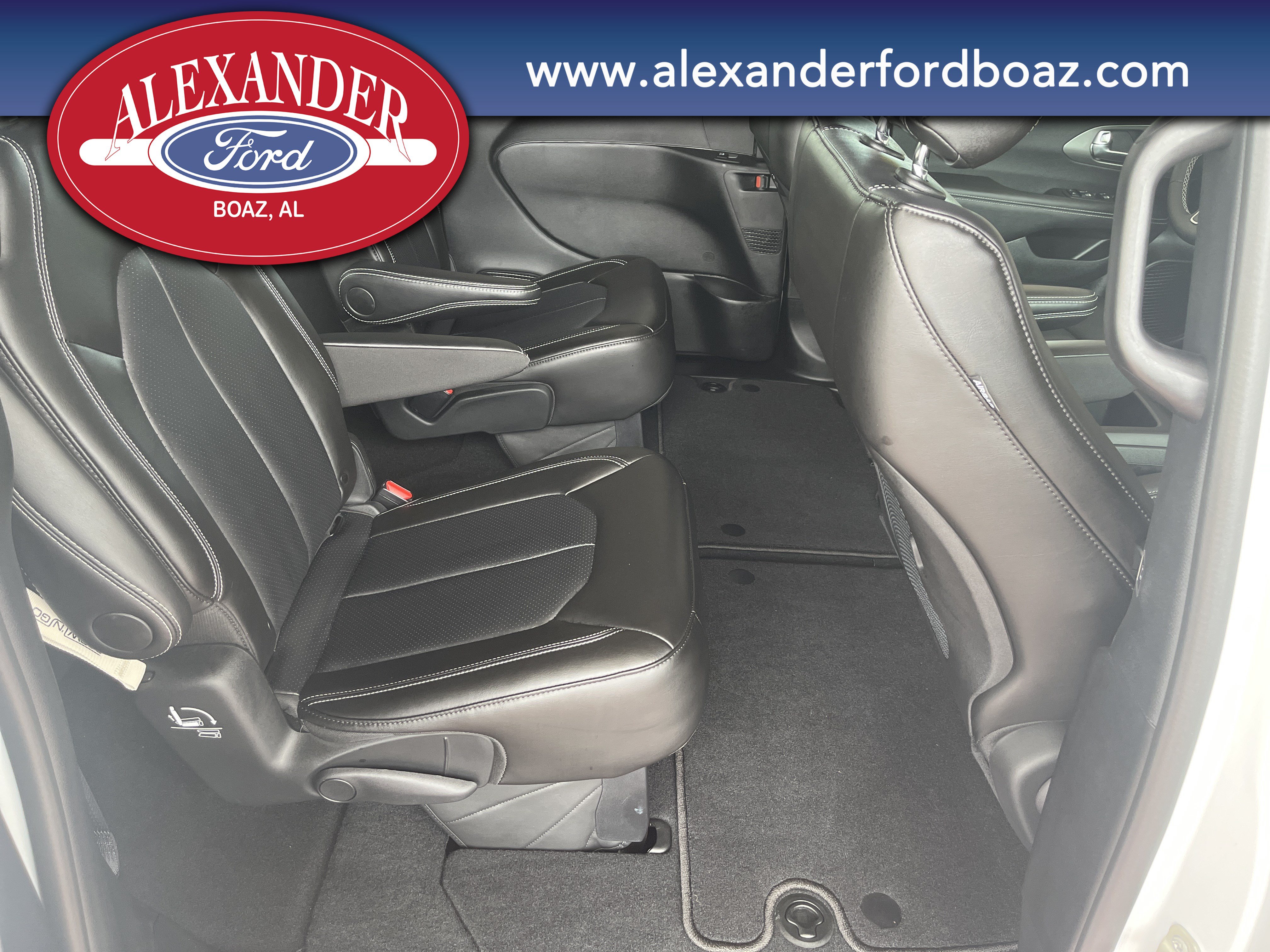 Used 2025 Chrysler Pacifica Select FWD image 16