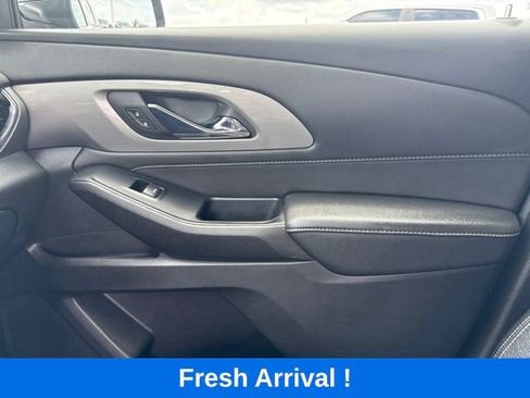 Used 2023 Chevrolet Traverse LT FWD image 12