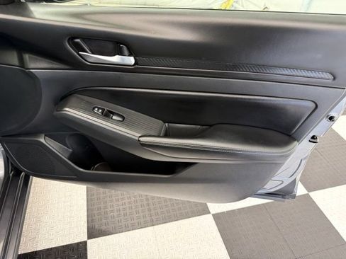 Used 2024 Nissan Altima 2.5 SV FWD image 21