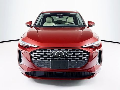 Used 2025 Audi Q5 Premium Plus w/ Premium Plus AWD/4WD image 2