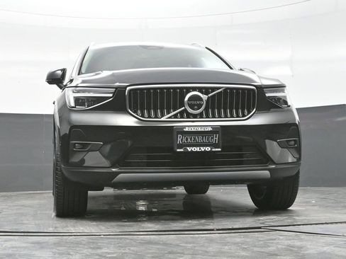 Used 2025 Volvo XC40 B5 Plus image 18