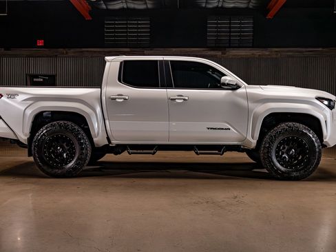 Used 2024 Toyota Tacoma TRD Sport w/ TRD Sport Upgrade Package AWD/4WD image 10