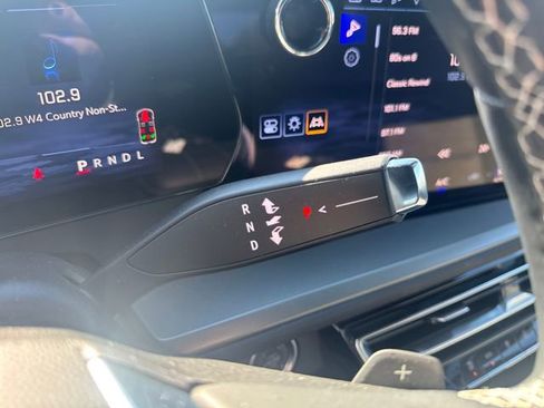 Certified 2025 Chevrolet Traverse LT image 24