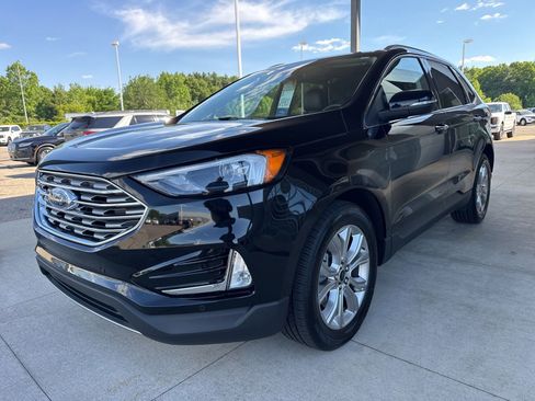 Certified 2023 Ford Edge Titanium AWD/4WD image 3