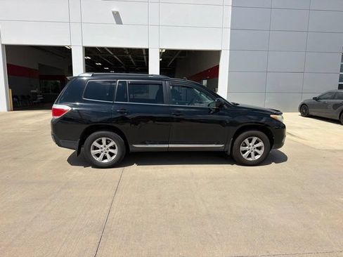 Used 2013 Toyota Highlander SE AWD/4WD image 2