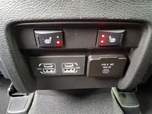 Used 2022 Jeep Cherokee Limited w/ Elite Package image 11