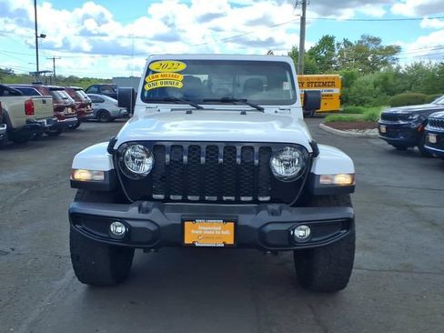 Certified 2022 Jeep Gladiator Sport AWD/4WD image 2
